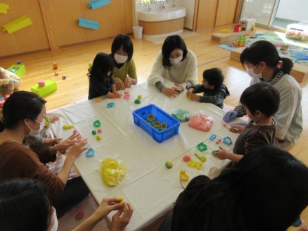 子育てわくわく広場 小麦粉粘土遊び ブログ 未来夢こども園 愛媛県松山市